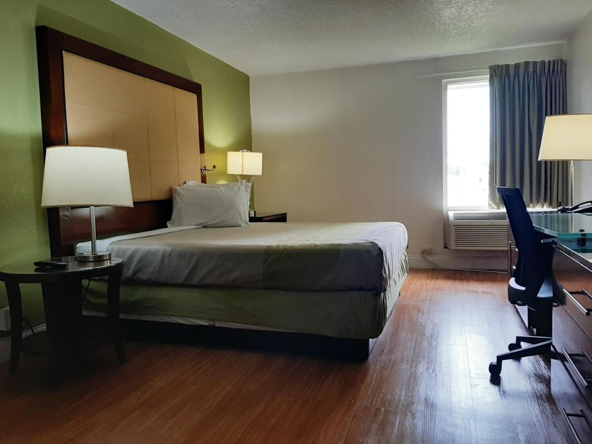 Econo Lodge Airport Near Billy Graham Parkway Charlotte Bagian luar foto