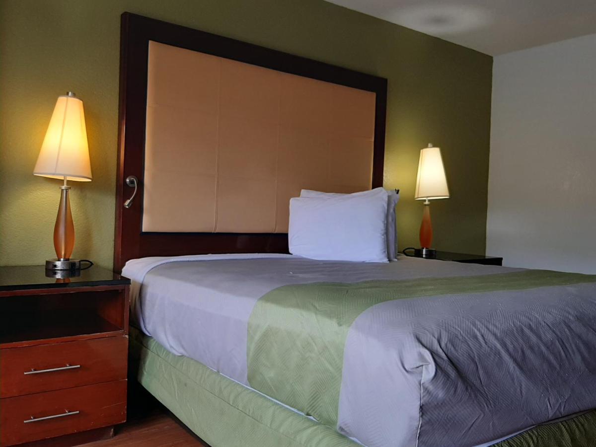 Econo Lodge Airport Near Billy Graham Parkway Charlotte Bagian luar foto