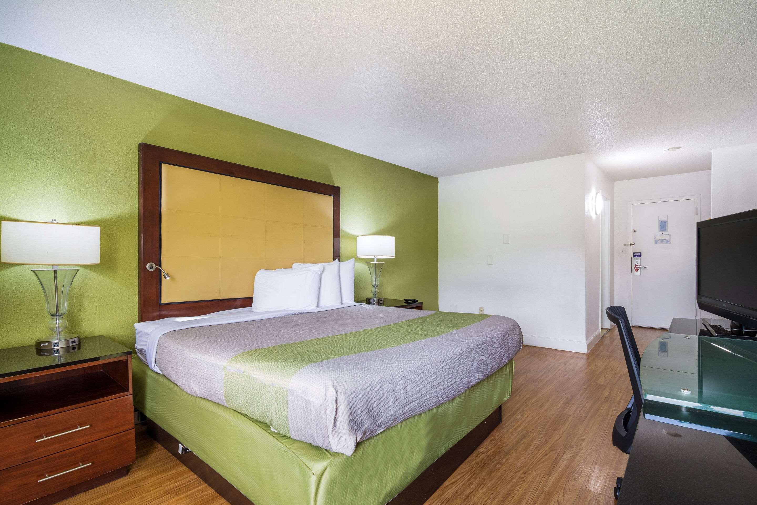 Econo Lodge Airport Near Billy Graham Parkway Charlotte Bagian luar foto